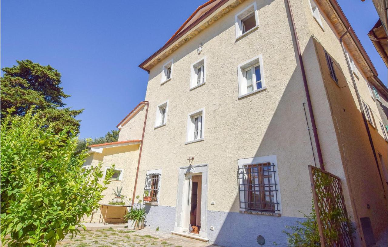 5 Bedroom Amazing Home In Fabbiano Fabbiano  Экстерьер фото