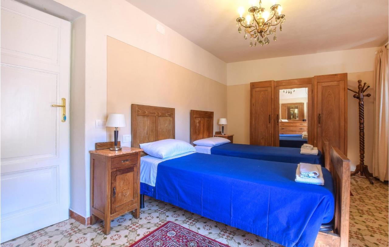 5 Bedroom Amazing Home In Fabbiano Fabbiano  Экстерьер фото