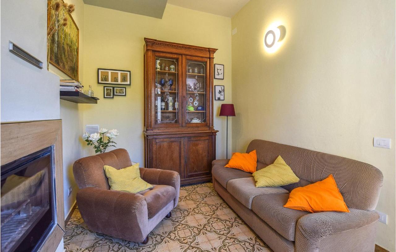 5 Bedroom Amazing Home In Fabbiano Fabbiano  Экстерьер фото